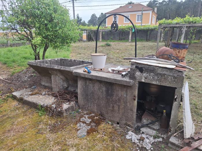 Se vende casa de piedra con jardín en Bretal